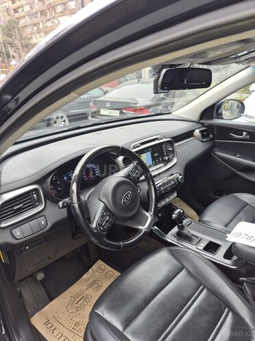 Kia Sorento-12