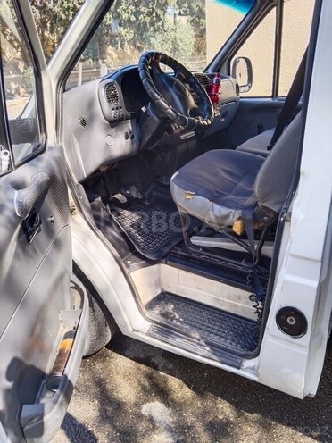 Ford Transit-6