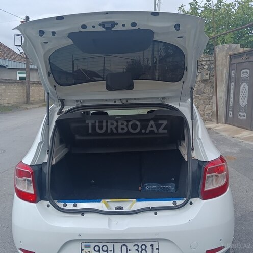 Renault Sandero-4