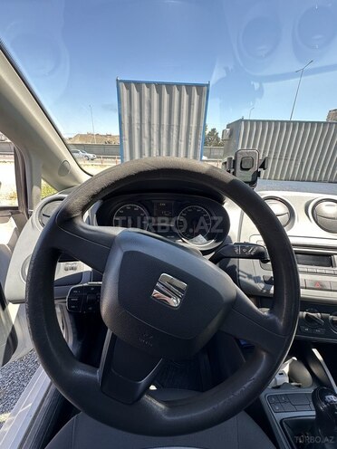 SEAT Ibiza-11
