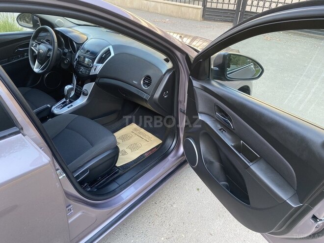 Chevrolet Cruze-13
