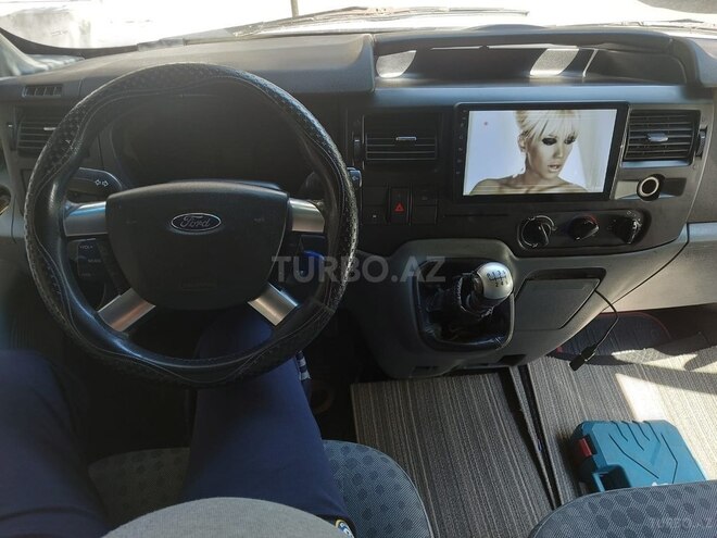 Ford Transit-14