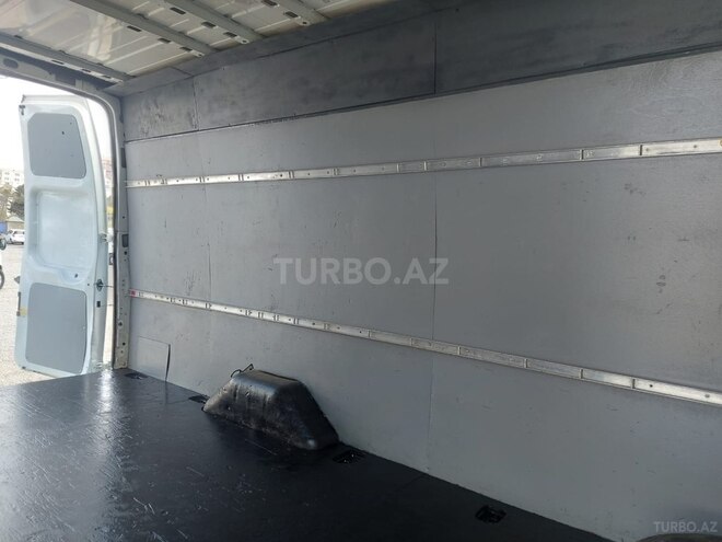 Ford Transit-15