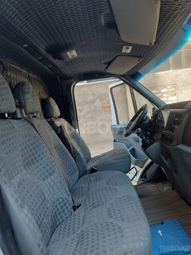 Ford Transit-12