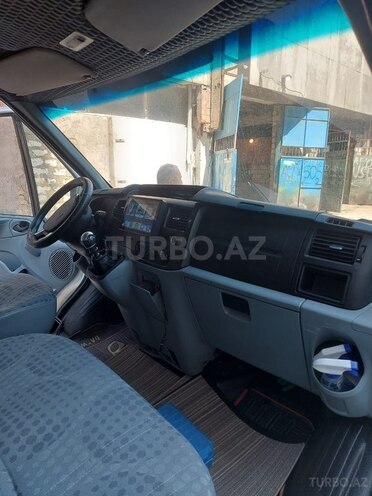 Ford Transit-11