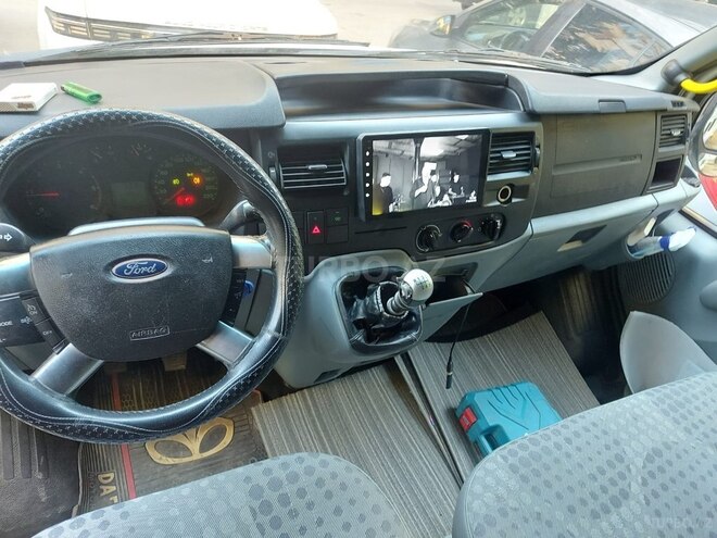 Ford Transit-8