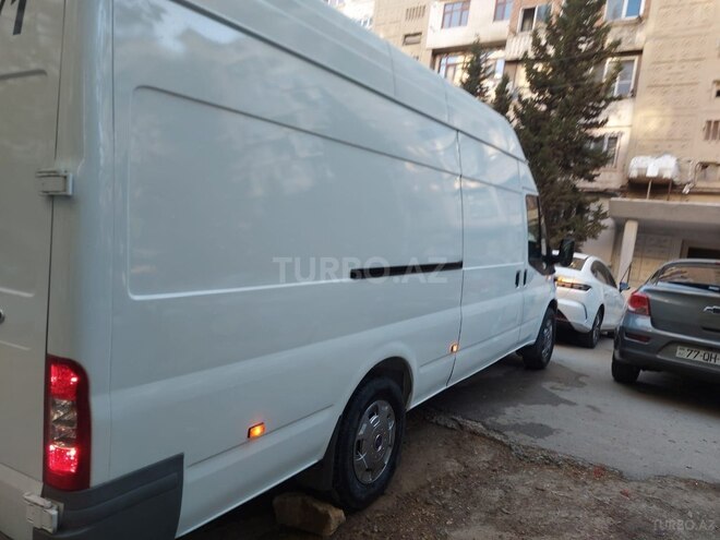 Ford Transit-5