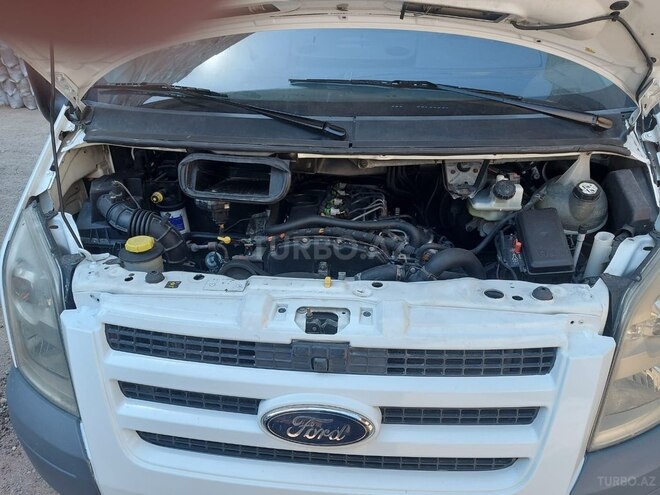 Ford Transit-10