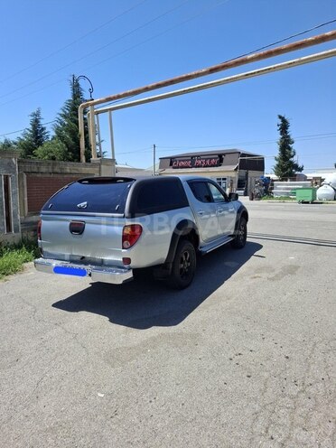 Mitsubishi L200-4