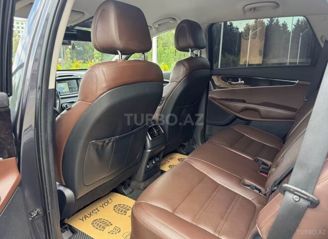 Kia Sorento-12