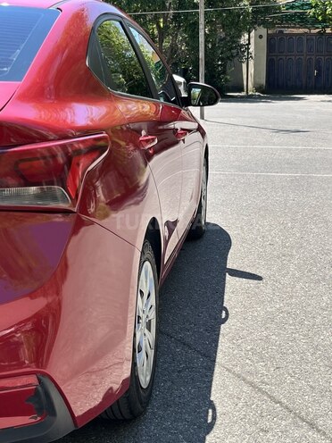 Hyundai Accent-11