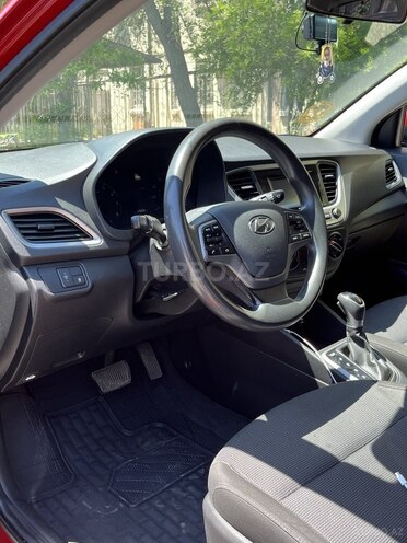 Hyundai Accent-6