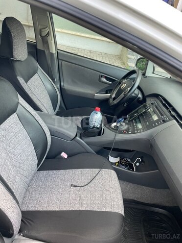 Toyota Prius-3