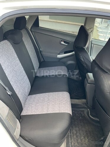 Toyota Prius-6