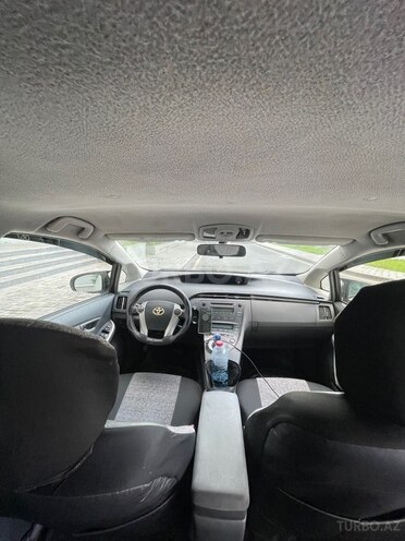 Toyota Prius-5