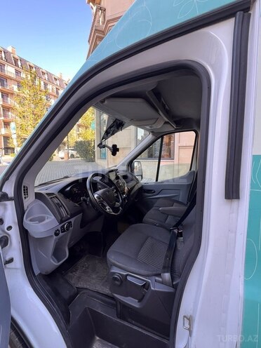 Ford Transit-14