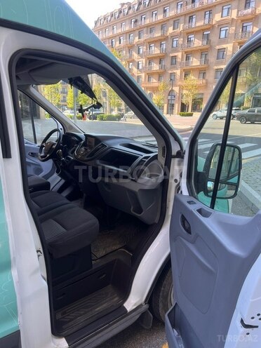 Ford Transit-8