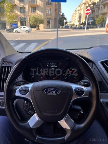 Ford Transit-13