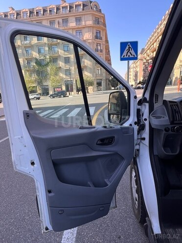 Ford Transit-12