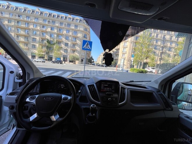 Ford Transit-10