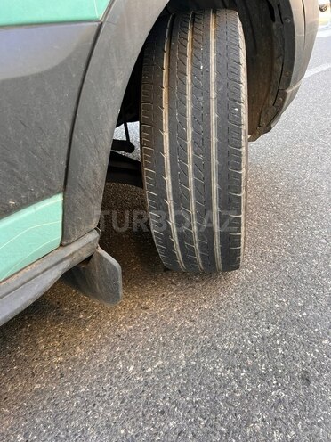 Ford Transit-17