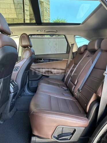 Kia Sorento-13