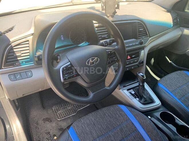 Hyundai Elantra-9