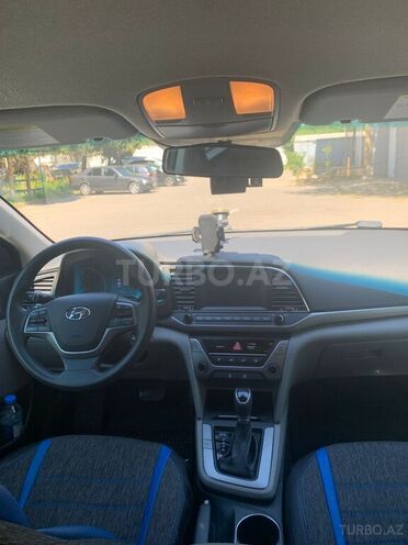 Hyundai Elantra-10