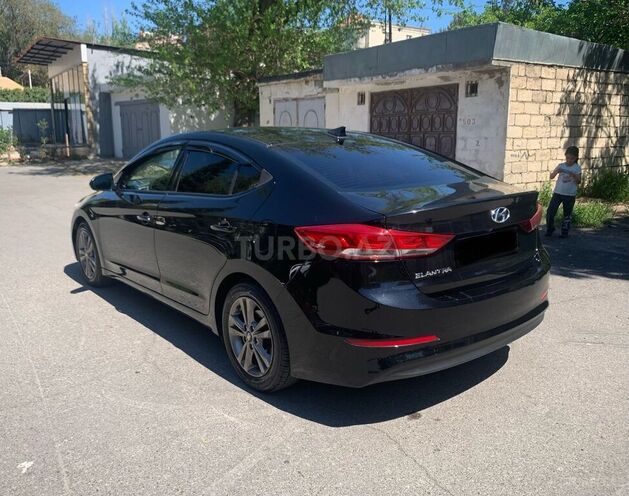 Hyundai Elantra-5