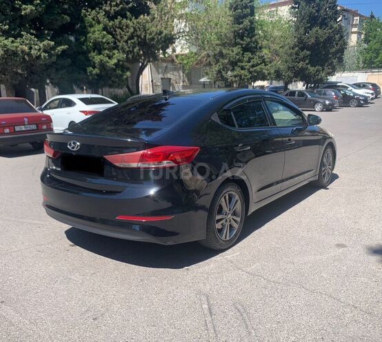 Hyundai Elantra-6