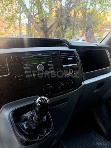 Ford Transit-10