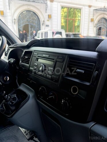 Ford Transit-9