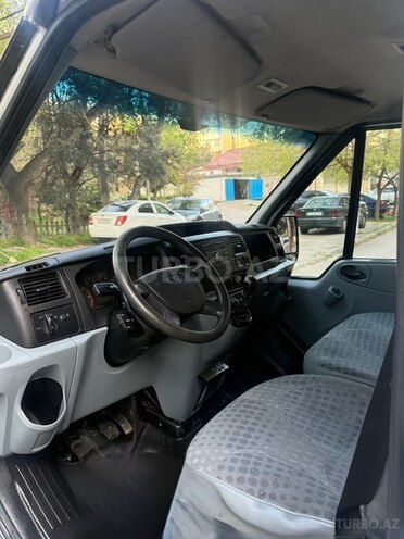 Ford Transit-8