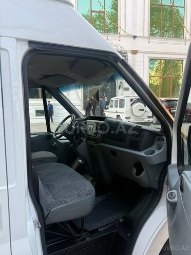 Ford Transit-7