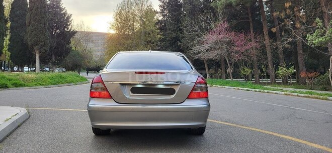 Mercedes E 200-2