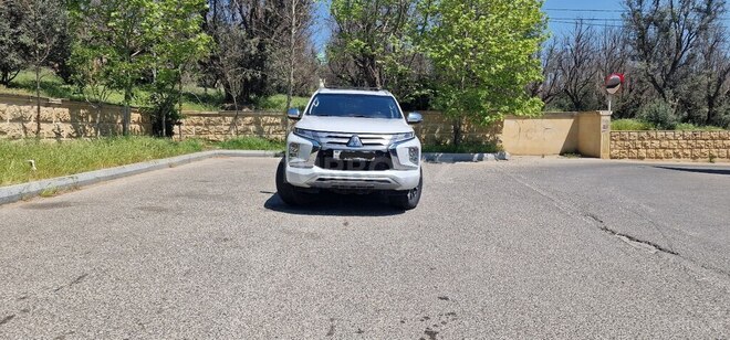 Mitsubishi Pajero Sport-2