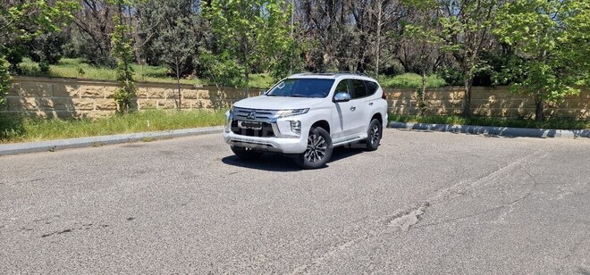 Mitsubishi Pajero Sport-1