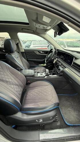 Hongqi HS5-8