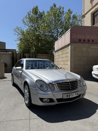 Mercedes E 220-1