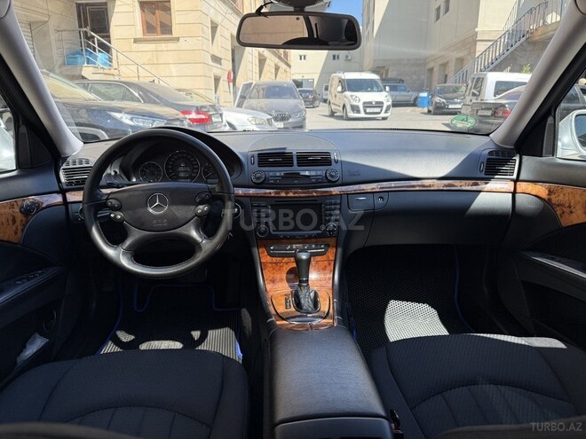 Mercedes E 220-12
