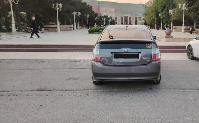 Toyota Prius-4