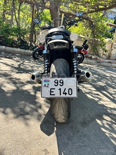 Triumph Speed Twin-9