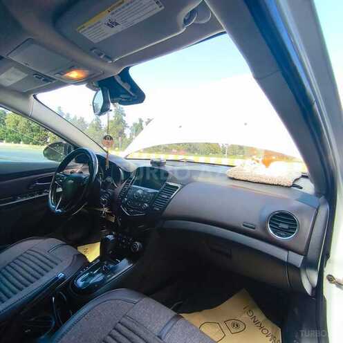 Chevrolet Cruze-17