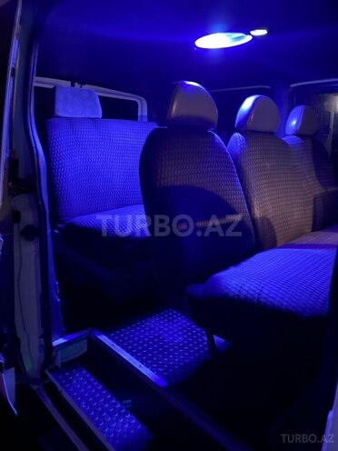 Ford Transit-10