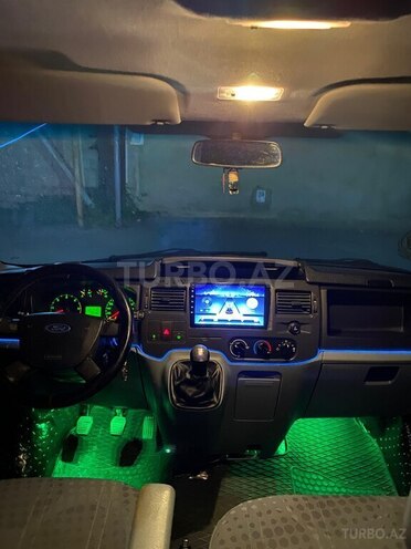 Ford Transit-11