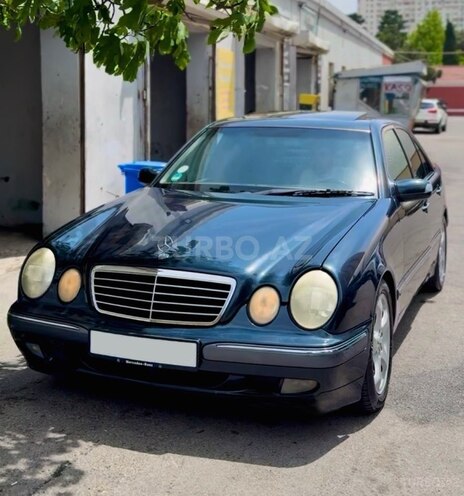Mercedes E 240-1