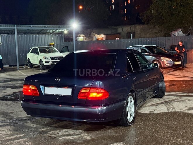 Mercedes E 240-2