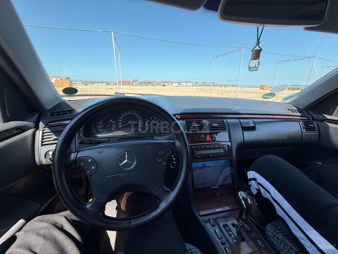 Mercedes E 240-5