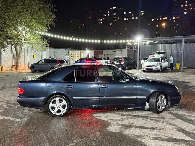 Mercedes E 240-4