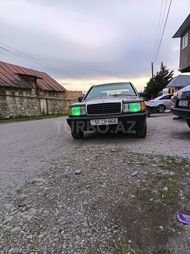 Mercedes 190-1